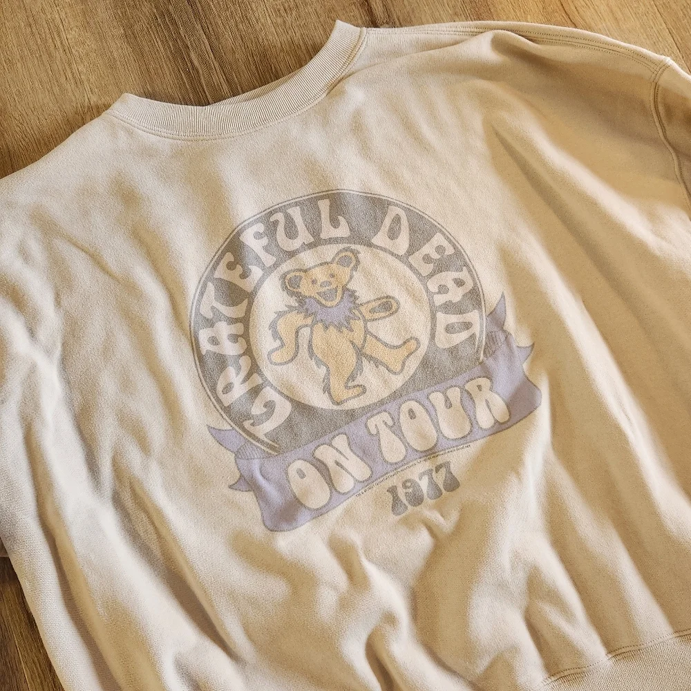 Abercrombie & Fitch Cream Graphic Sweatshirt - Picture 3 of 7